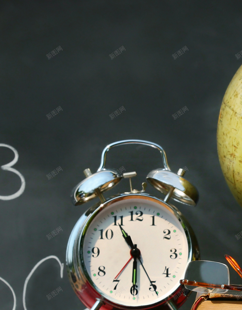 摄影闹钟笔H5背景素材jpg设计背景_88icon https://88icon.com 摄影 闹钟 笔 黄色 黑板 H5 爱心 文具 时间 时间观念 闹钟背景