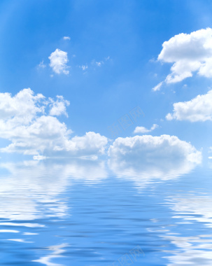 美丽的蓝色水和天空背景背景