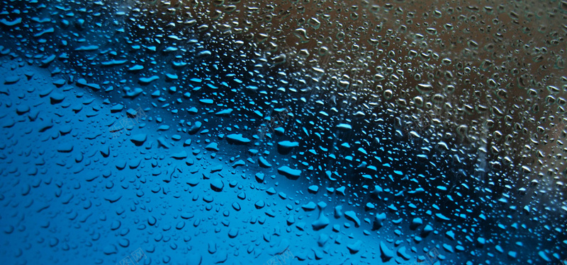沾满雨珠的玻璃jpg设计背景_88icon https://88icon.com 水滴 海报banner 液体 玻璃 玻璃水雾 蓝色 透明 雨点
