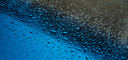 玻璃雨珠沾满雨珠的玻璃高清图片