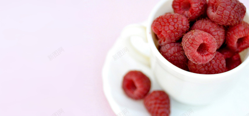 美食树莓蔓越莓瓷杯背景