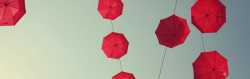 钟表别急唯美天空红色雨伞海报背景高清图片