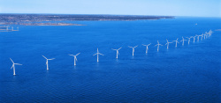能源车水中的能源风车高清图片