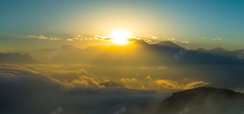 初升的太阳背景