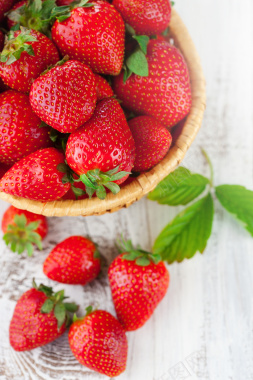 红色简约美味草莓宣传海报背景