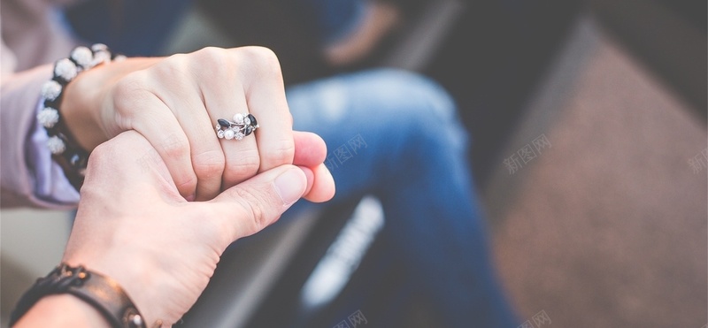 牵手浪漫情侣背景jpg设计背景_88icon https://88icon.com 牵手 浪漫 情侣 戒指 海报banner 梦幻