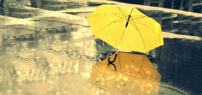 简约黄色雨伞海报背景jpg设计背景_88icon https://88icon.com 简约时尚 光影 光斑 雨伞 黄色 雨地 海报banner