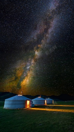 草原夜晚星云下的蒙古包H5背景高清图片