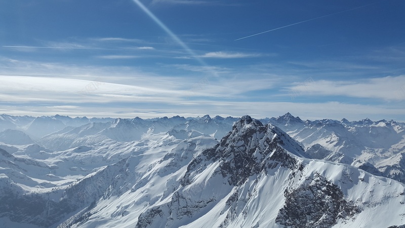 白皑皑雪山蓝天晴天图jpg设计背景_88icon https://88icon.com 雪山 蓝天 雪峰 背景