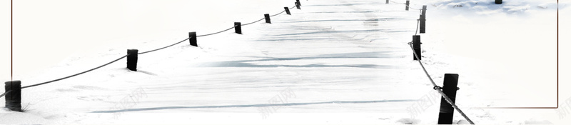 简约白色冬季雪景海报psd设计背景_88icon https://88icon.com 冬季 海报 白色 简约 雪景 房屋 树木 雪地