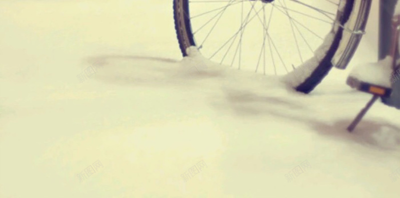 夜晚雪地自行车H5背景jpg设计背景_88icon https://88icon.com 自行车 冬季 夜晚 街道 雪地 简约 H5 背景