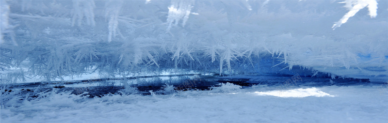 冰冷雪花冰雕蓝色海水背景