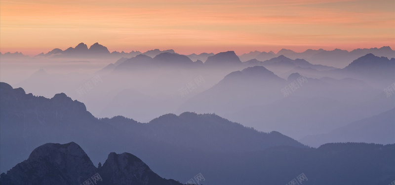 海报背景jpg设计背景_88icon https://88icon.com 天空 海报背景 背景 阳光 远景 远山 天空背景 海报banner 科技 科幻 商务