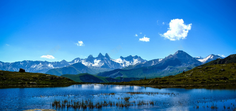 蓝天白云山峰背景背景