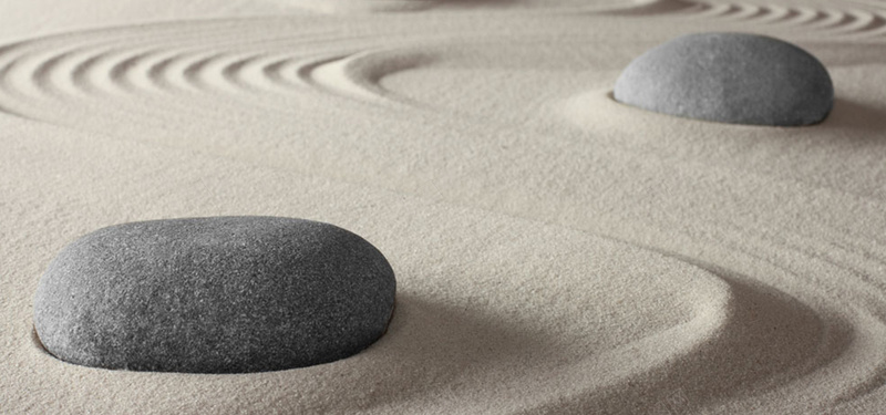 石头在沙子上面划出的痕迹背景
