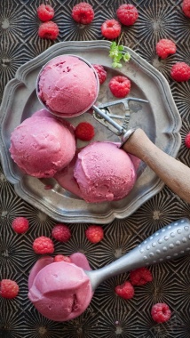 美味甜点草莓冰淇淋H5背景背景