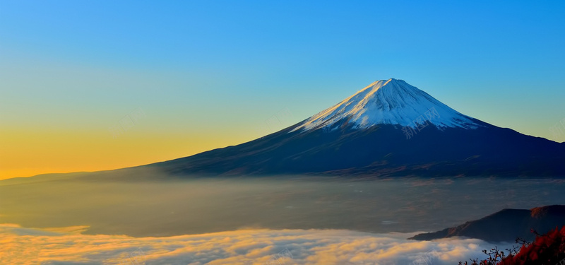 阳光下的富士山背景