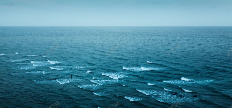 泛起波纹的海洋背景jpg设计背景_88icon https://88icon.com 海洋 文理 蓝色 水纹 水平线 海报banner 质感 纹理