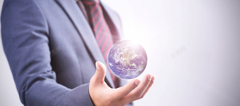 商业人士手拿地球jpg设计背景_88icon https://88icon.com 商务 手部 地球 商业 科幻 海报banner 科技