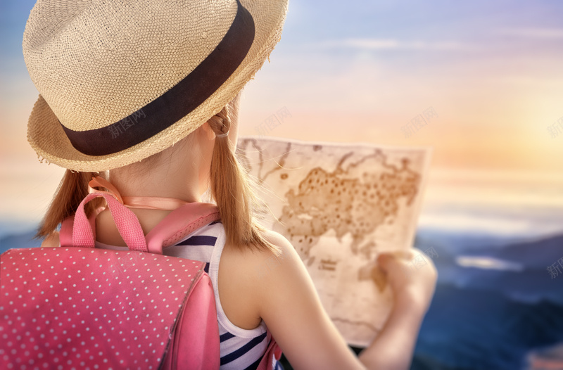 旅游的人物创意高清jpg设计背景_88icon https://88icon.com 旅游 悠闲 创意图片 白色 摄影 背双包的女孩 高清喜欢 风景