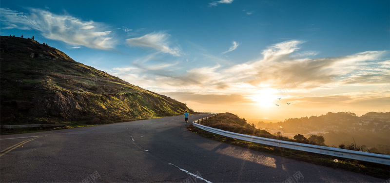 夕阳跑道banner背景jpg设计背景_88icon https://88icon.com 夕阳 跑道 蓝天 海报banner 摄影 风景