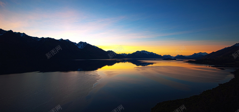 天空湖水山峰背景背景