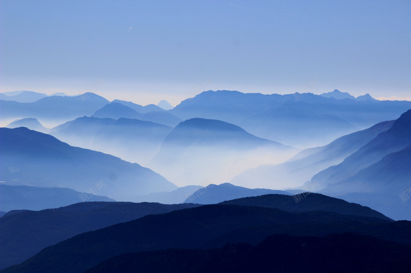 蓝色大气山川背景jpg设计背景_88icon https://88icon.com 蓝色 大气 山川 天空 山脉 中国风