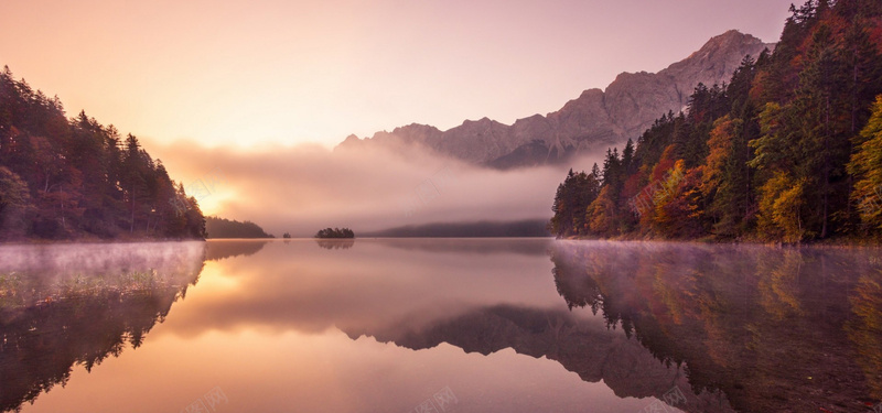 宁静水墨山水背景