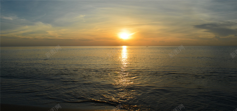 江面上的日出背景背景