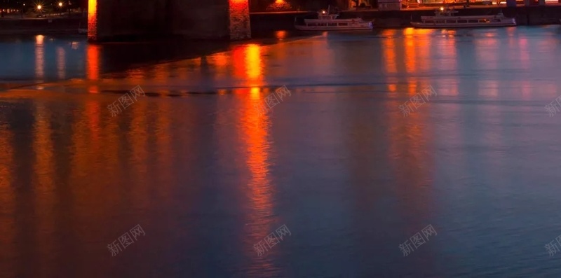 欧美傍晚夜景摄影H5背景jpg设计背景_88icon https://88icon.com 欧美 傍晚 夜景 摄影 风景 H5背景 河水 桥 建筑