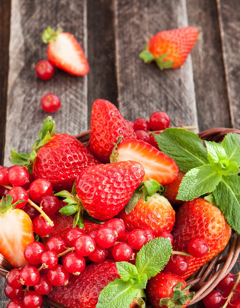 草莓摆盘H5背景素材jpg设计背景_88icon https://88icon.com 摆盘 新鲜 果实 红色 草莓 木板 促销 宣传 清新 H5背景素材
