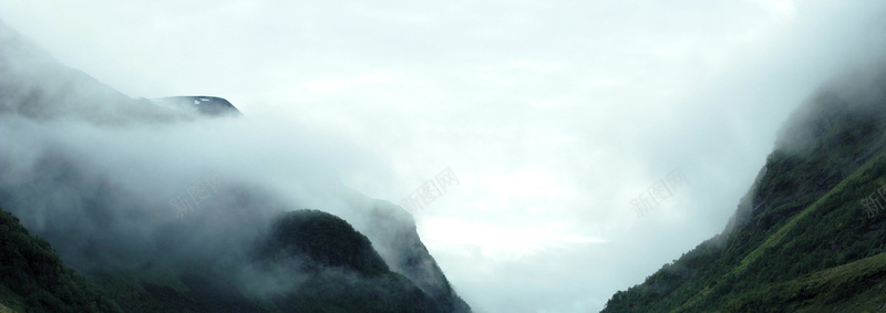 山雾缭绕背景