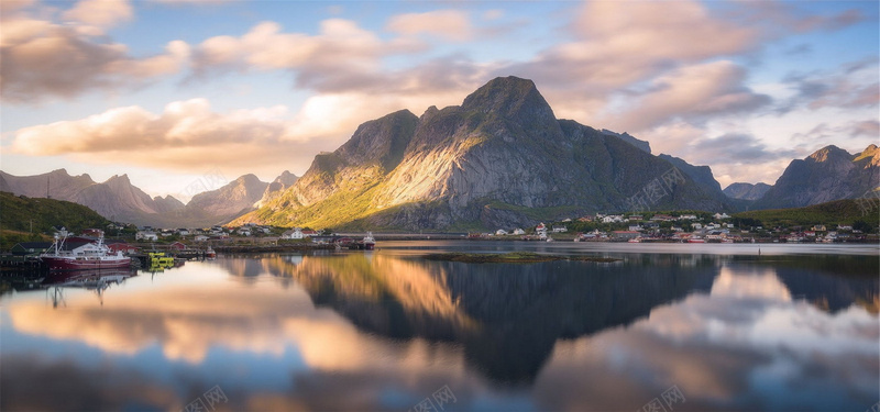 山水间的村庄背景背景