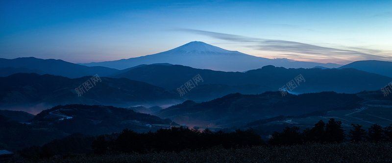 黄昏山峰背景背景