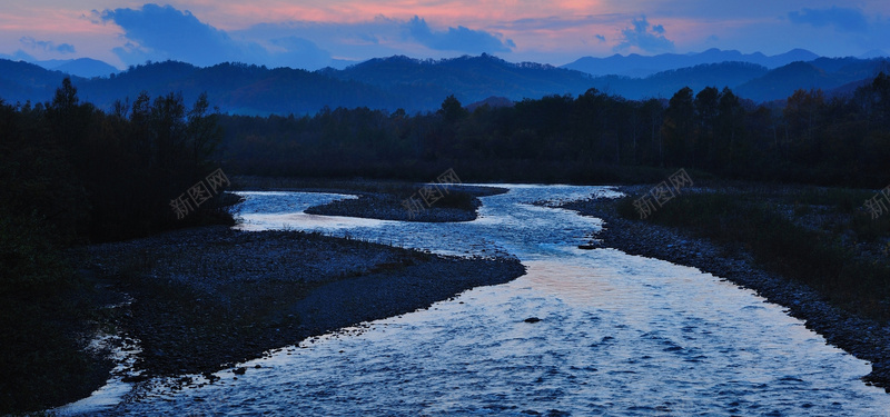 山峰河流背景jpg设计背景_88icon https://88icon.com 河流 山峰 天空 自然风光 海报banner 摄影 风景