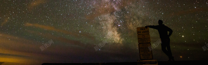 淘宝旅行banner背景jpg设计背景_88icon https://88icon.com 星空 夜晚 人 旅行 天文 淘宝 浪漫 banner背景 海报banner 星云 星海 星际 摄影 风景