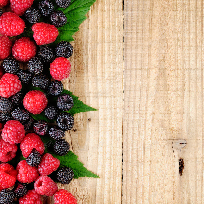 蓝莓草莓木板背景图jpg设计背景_88icon https://88icon.com 蓝莓 草莓 木板 纹理 水果 主图 质感