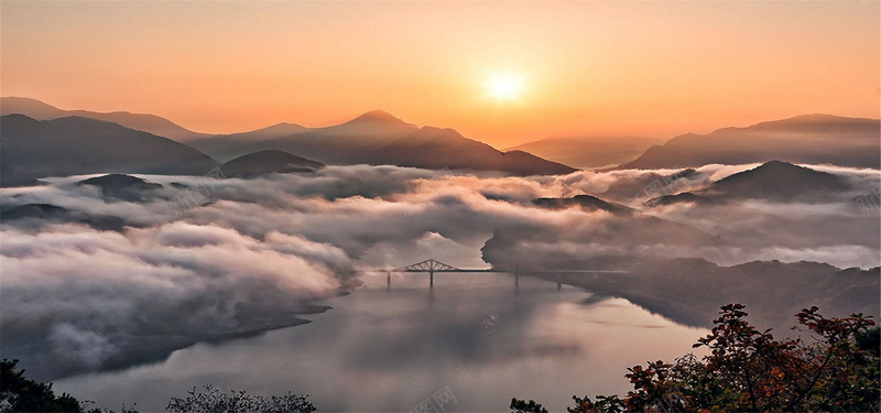 腾云驾雾背景图背景