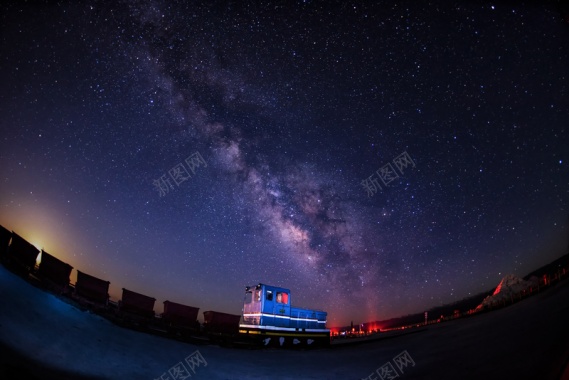 夜景照片城墙背景