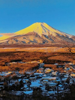 日照金山富士山下高清图片