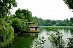 古建筑桥静湖风光高清图片