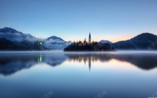 蓝色背景湖面背景蓝背景