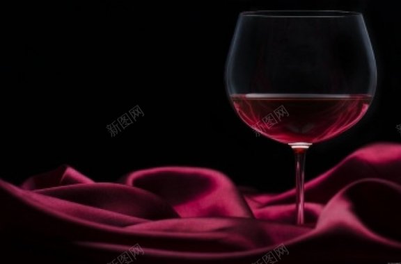 红酒酒杯丝绸氛围背景