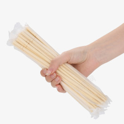 天然竹筷手握一把筷子高清图片