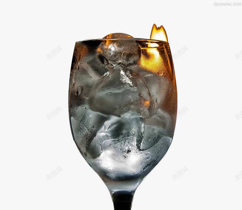 酒杯里的冰块png免抠素材_88icon https://88icon.com 冰与火 冰块 冰火两重天 火焰 燃烧 酒杯