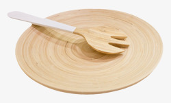 木质纹棕色木质岁月纹圆木盘和白柄木勺高清图片