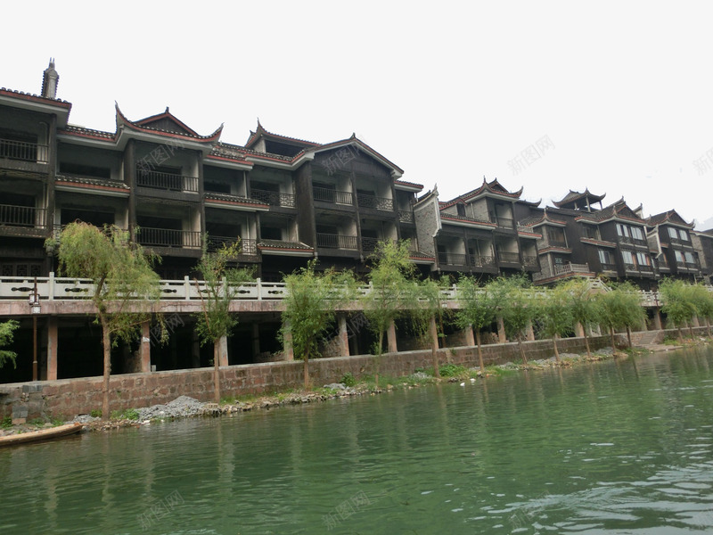 一排房子在水边png免抠素材_88icon https://88icon.com 张家界 房子 旅游 水边 风景