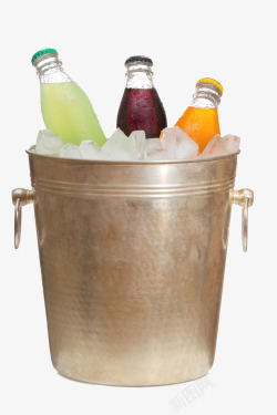 杯装可乐冰桶冰镇可乐饮料高清图片