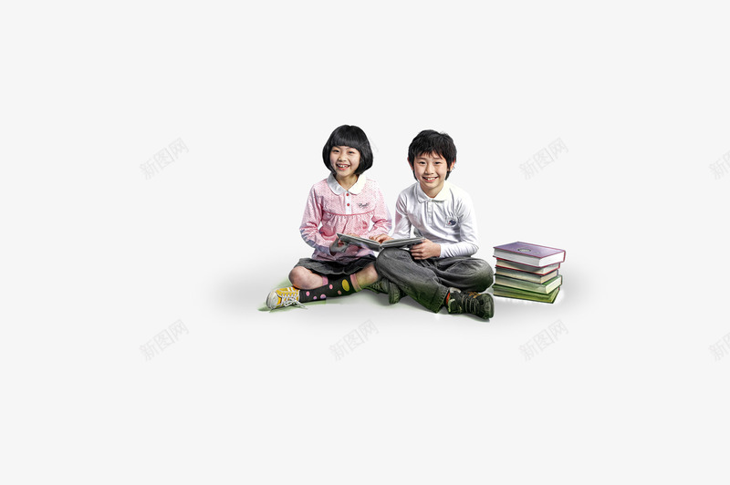 两个小学生png免抠素材_88icon https://88icon.com 儿童 坐在地上的小学生 微笑 快乐学习