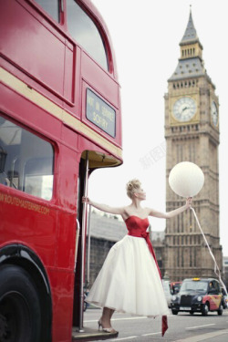 英国伦敦大本钟红色巴士与美女素材